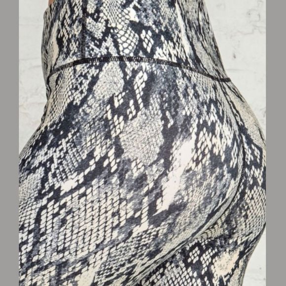 Super H💋T Animal Print Leggings - Picture 2 of 2